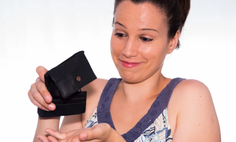 Cómo vivir una vida feliz com poco dinero