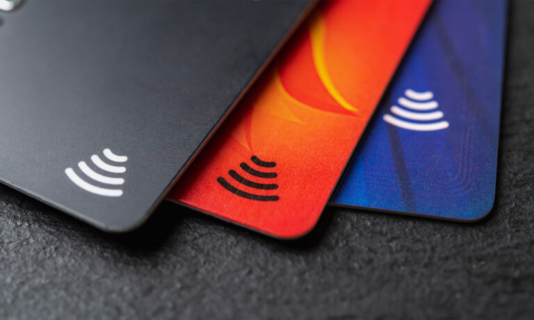 Cómo la tecnología está cambiando la forma en que manejamos las tarjetas de crédito