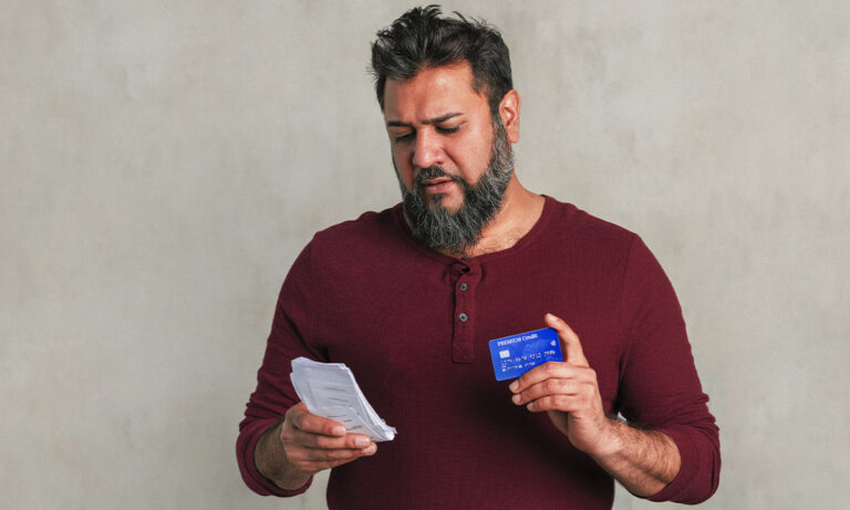 Qué hacer si encuentra una compra desconocida en la factura de su tarjeta de crédito