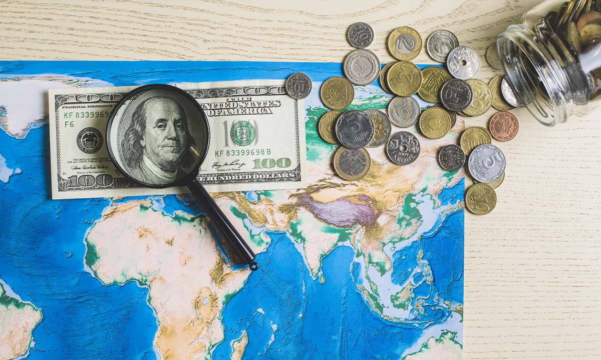 Las 6 monedas más infravaloradas del mundo frente al dólar